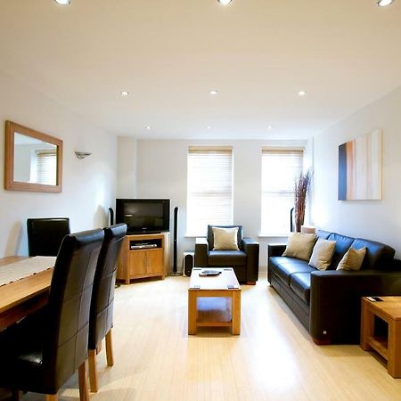 2 Bed 2 Bath At Pelican Hse In Newbury - Free Secure, Allocated Parking Ngoại thất bức ảnh