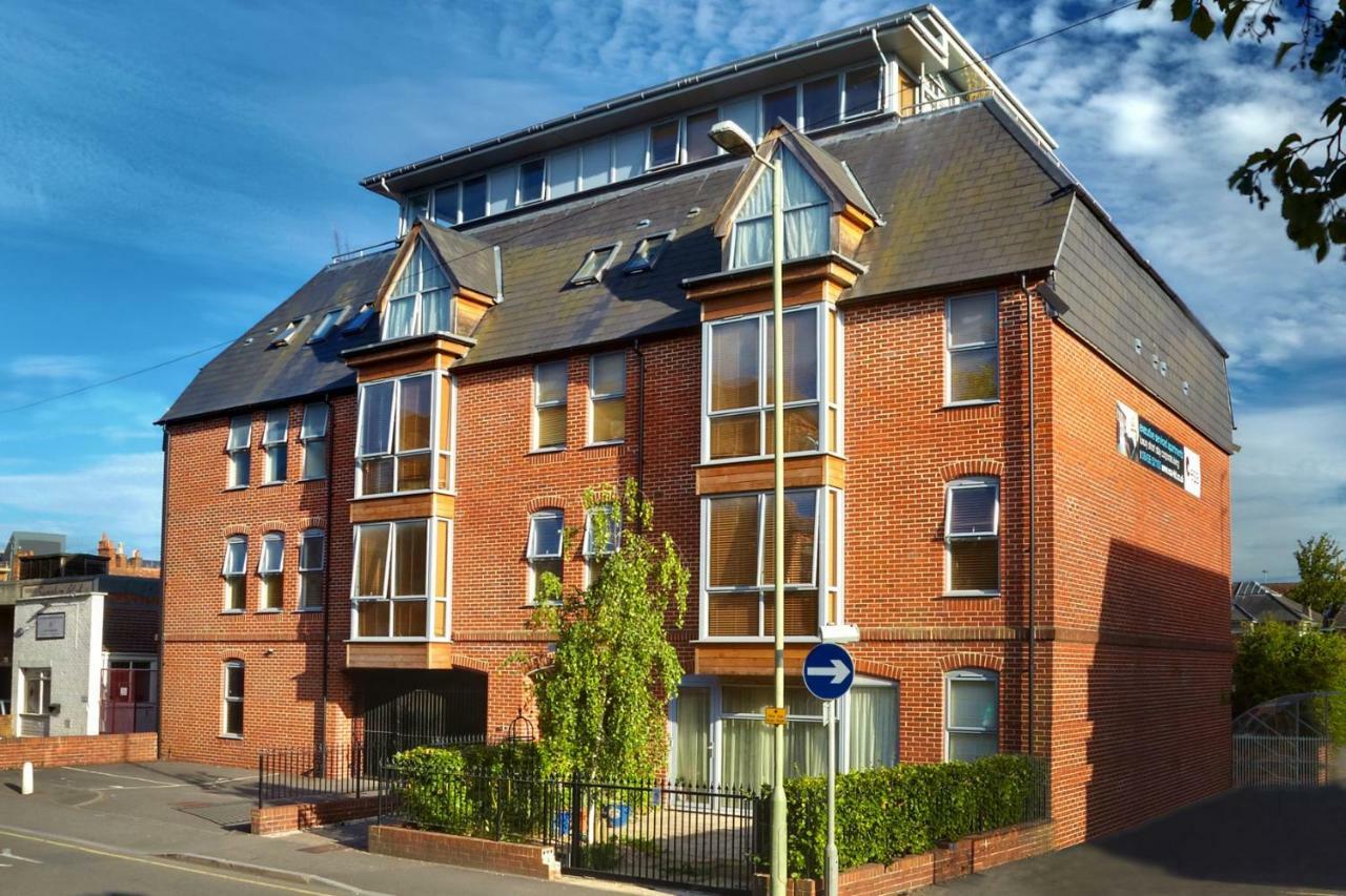 2 Bed 2 Bath At Pelican Hse In Newbury - Free Secure, Allocated Parking Ngoại thất bức ảnh